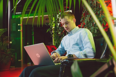 エレクトロニクス産業に投資する